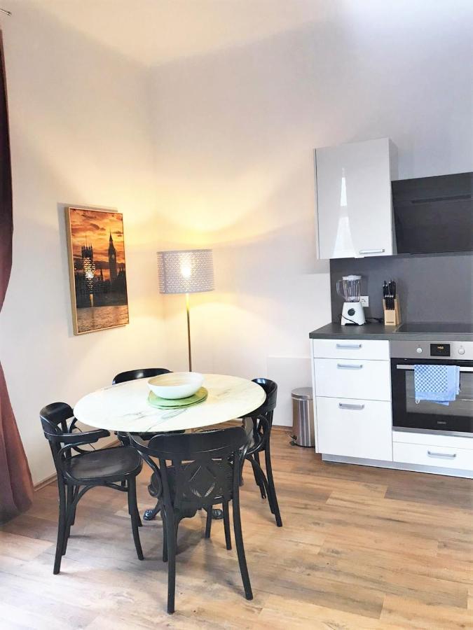 Apartment & Near Reumannplatz